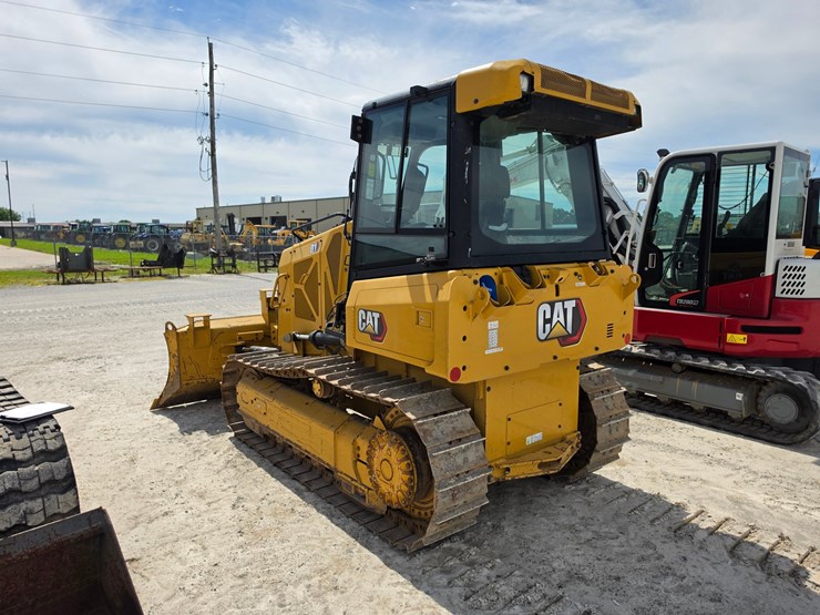 2021-caterpillar-d1-image-14