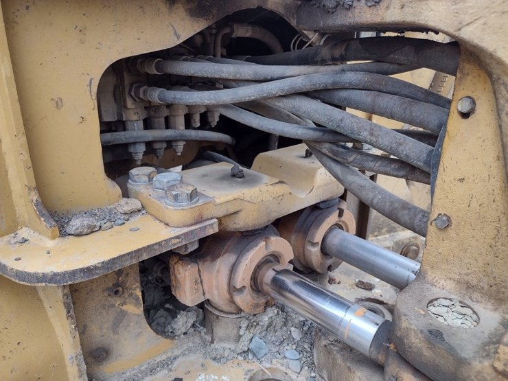 caterpillar-416d-image-36