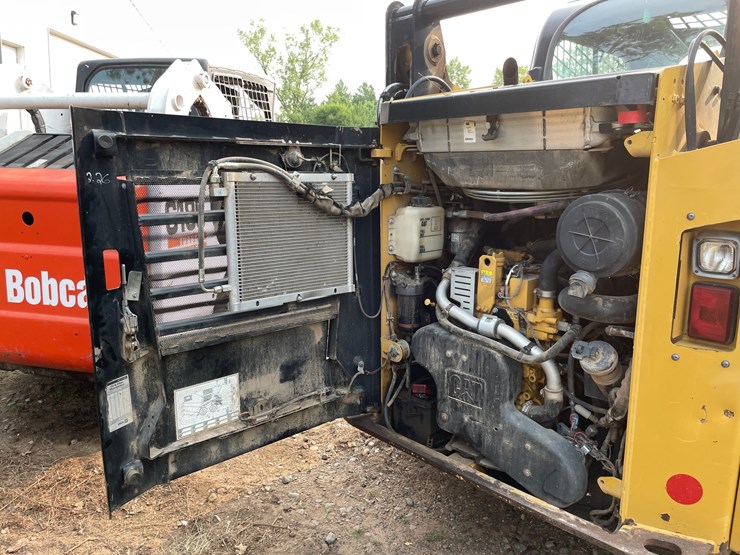 caterpillar-242d-image-63