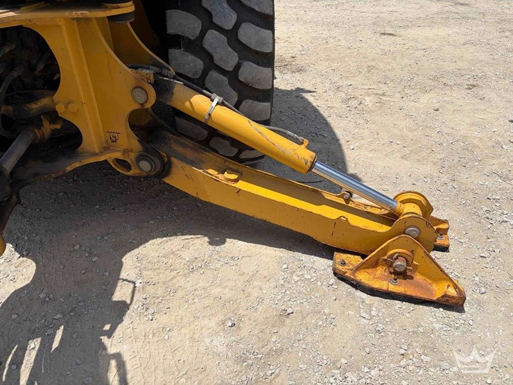 2020-deere-310l-image-26