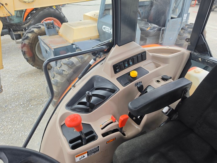 2015-kubota-m7060-image-16