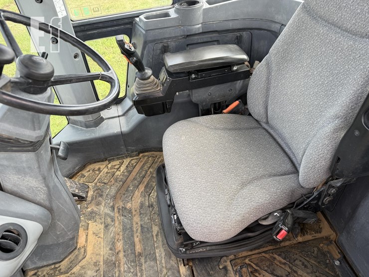 2019-deere-524l-image-45