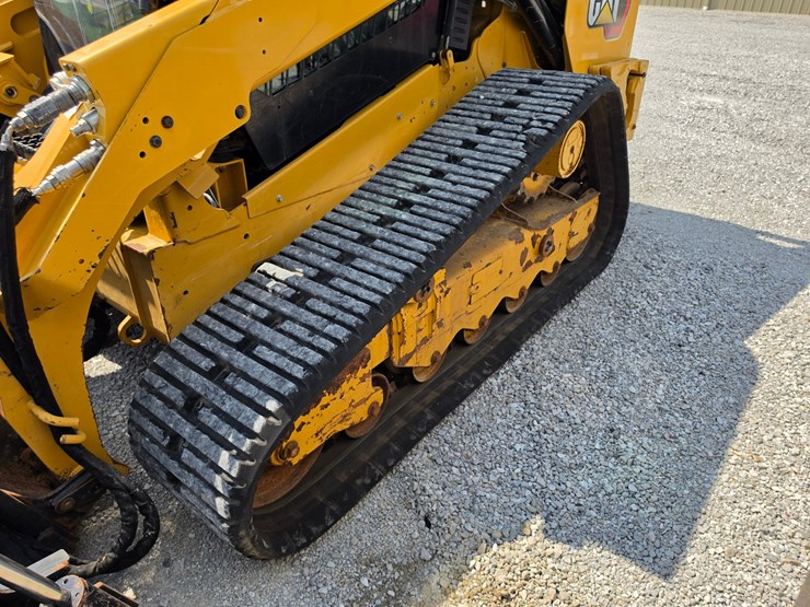 2020-caterpillar-299d3-image-23