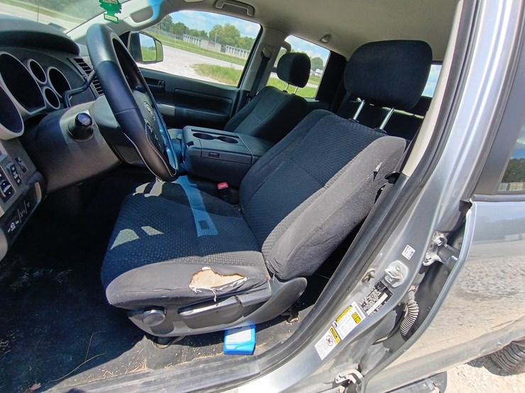 2010-toyota-tundra-image-26