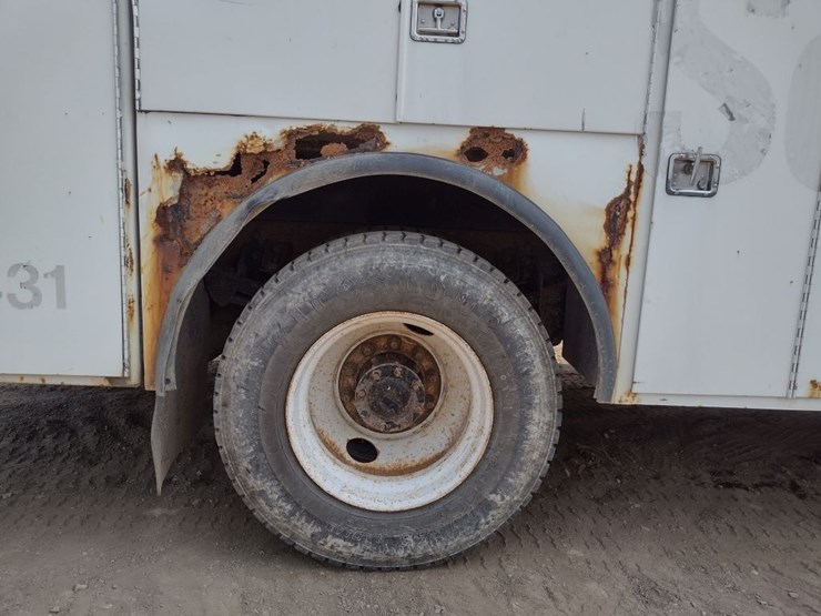 peterbilt-335-image-34