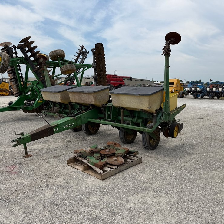 JOHN DEERE 7200