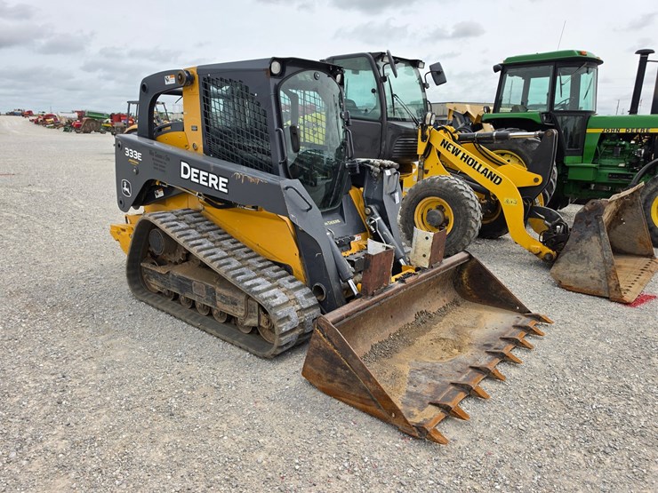 2014-deere-333e-image-25