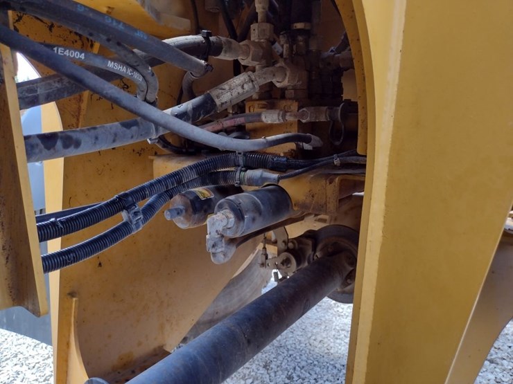 caterpillar-910m-image-35
