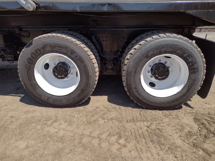 peterbilt-340-image-18