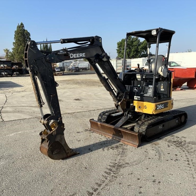 2017 DEERE 26G