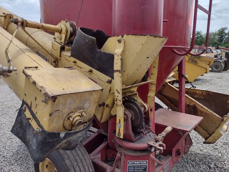new-holland-355-image-7