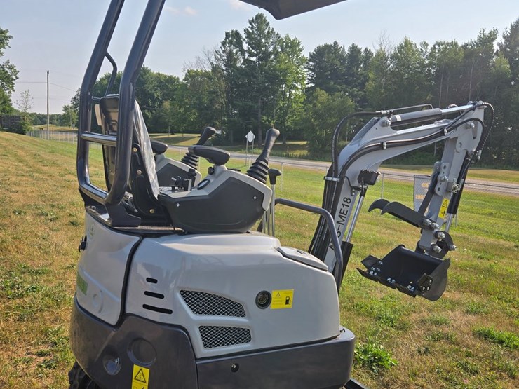 #8803-•-ats-me18-mini-excavator-image-3