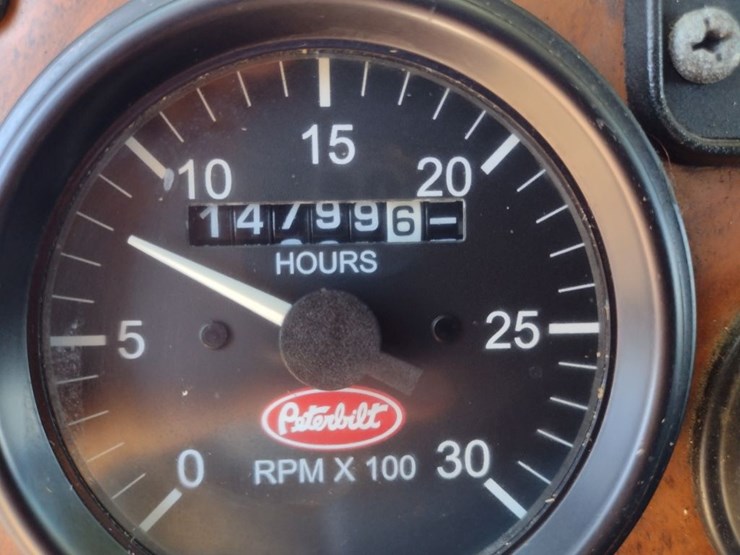 peterbilt-340-image-9