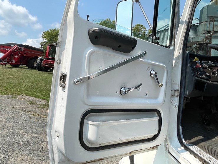 1990-ford-l8000-image-52