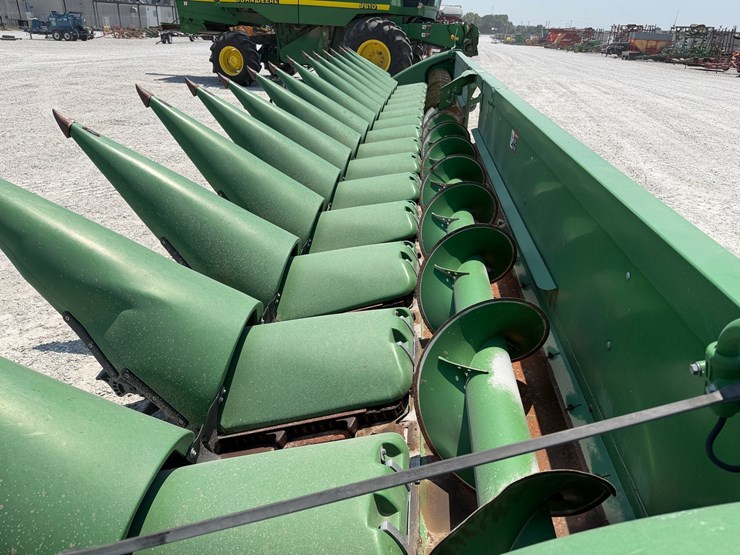 2018-john-deere-716c-image-19