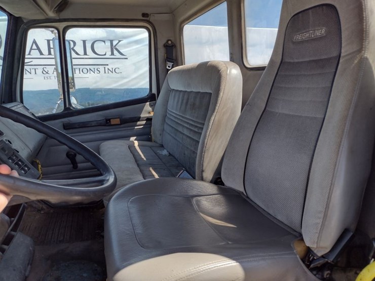 freightliner-fl80-image-11