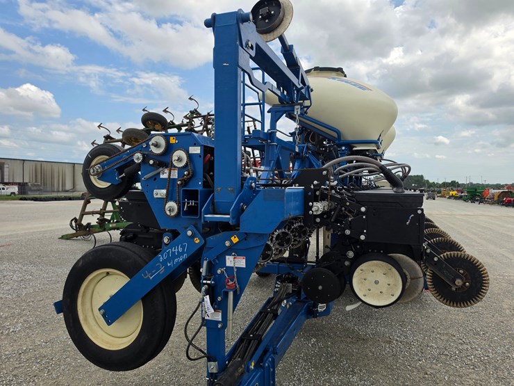 2013-kinze-3600-image-3