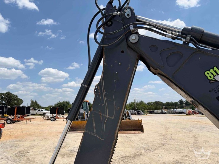 2020-deere-310l-image-33