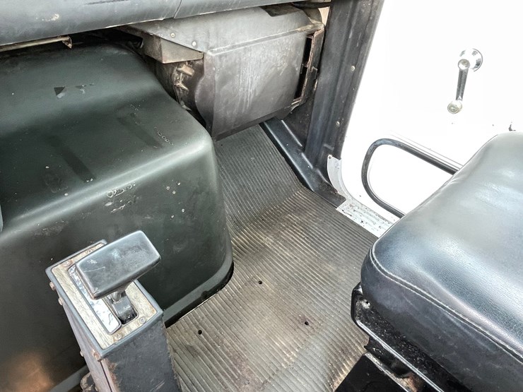 1990-ford-l8000-image-58