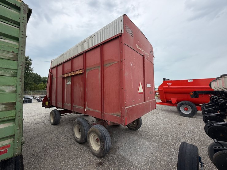 new-holland-816-image-8