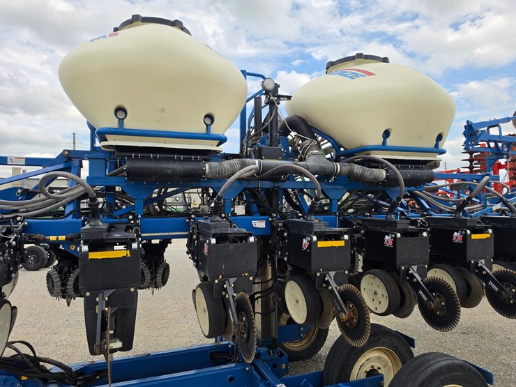 2013-kinze-3600-image-6