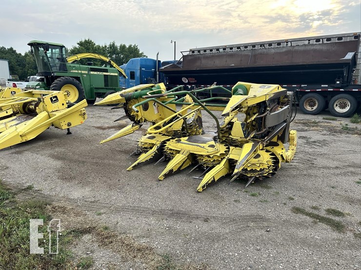 2003-john-deere-686-image-1