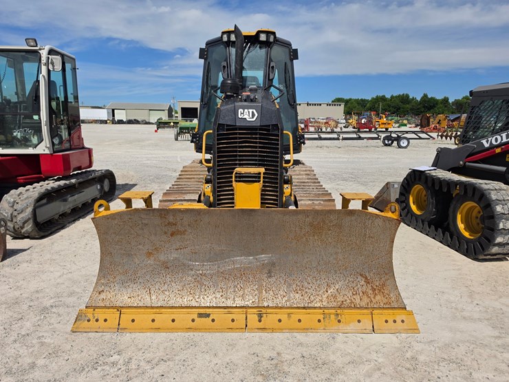 2021-caterpillar-d1-image-2