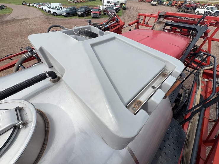 2009-case-ih-4420-self-propelled-sprayer-image-40
