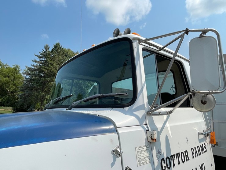 1988-ford-l8000-image-9