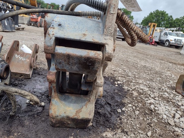 cnh-case-cx75-hyd-coupler-(qea-7636)-image-2