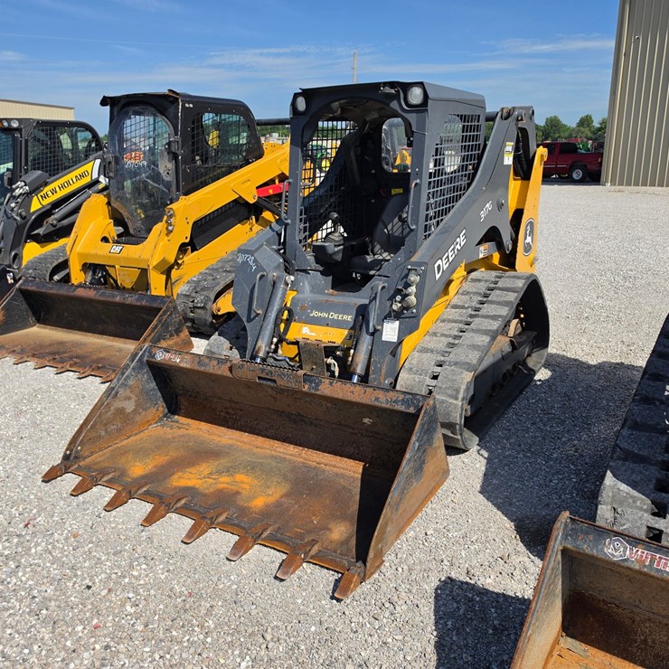 2023 DEERE 317G