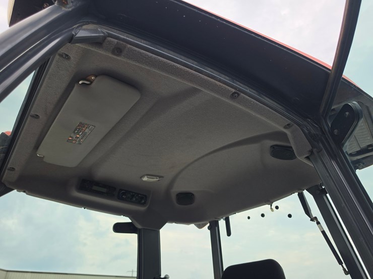 2017-kubota-m7060-image-10