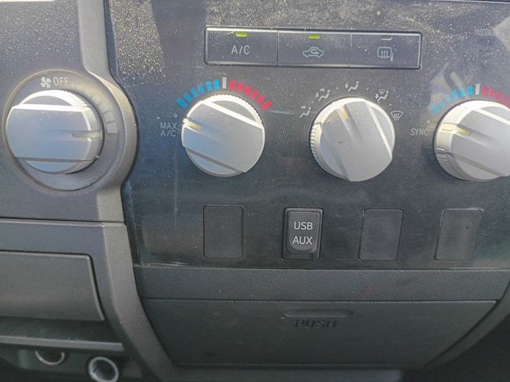 2010-toyota-tundra-image-40