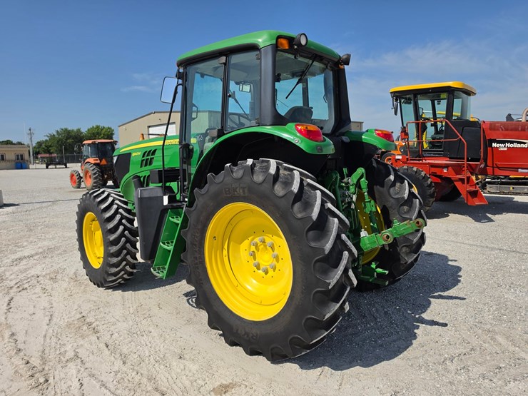 2014-john-deere-6140m-image-11