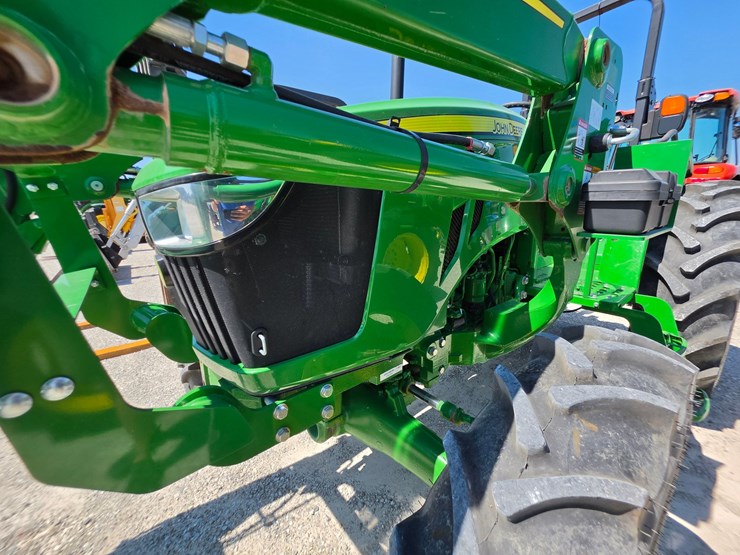 2022-john-deere-5045e-image-23