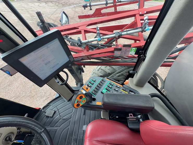 2009-case-ih-4420-self-propelled-sprayer-image-53