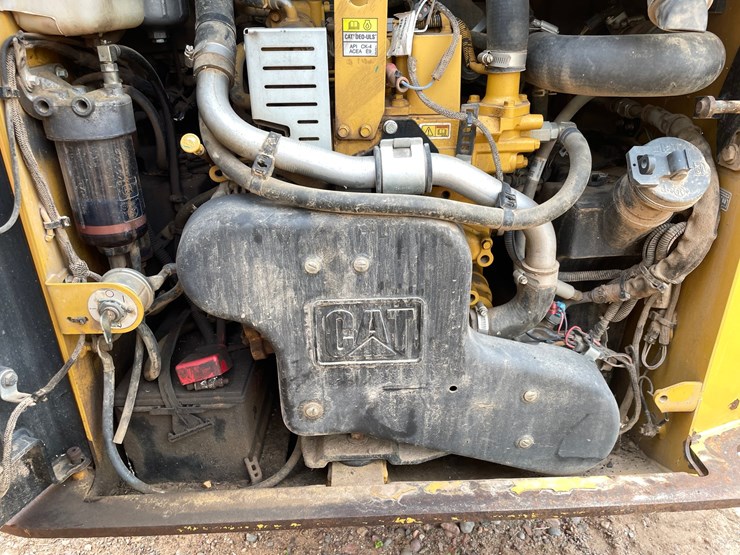 caterpillar-242d-image-65