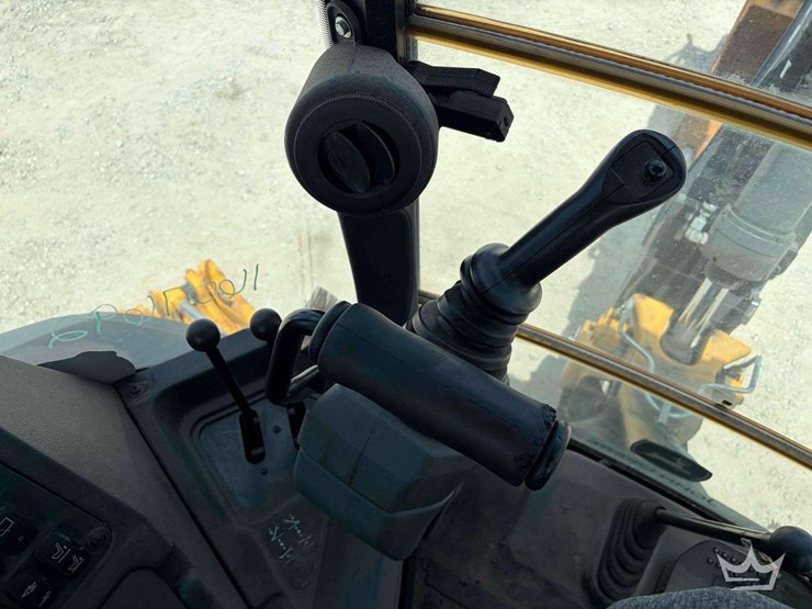 2020-deere-310l-image-17