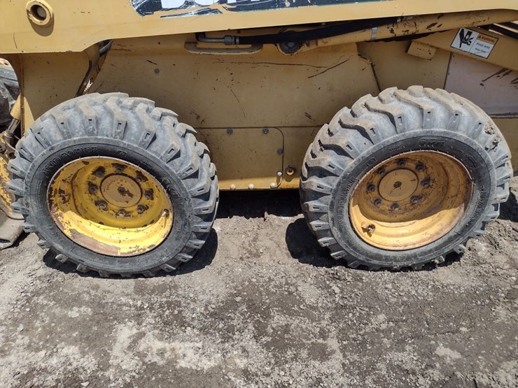 john-deere-240-image-12