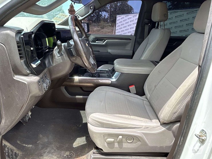 2023-chevrolet-silverado-1500-image-11