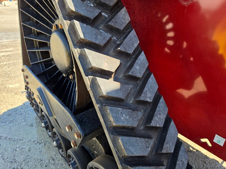 2014-case-ih-420-image-24