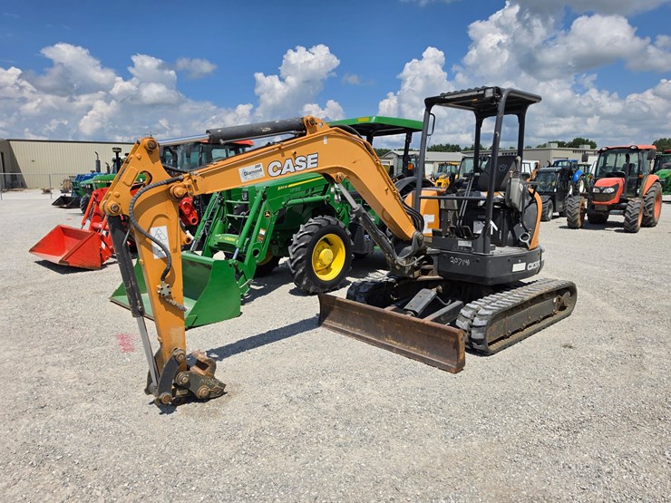 2019-case-cx37c-image-1