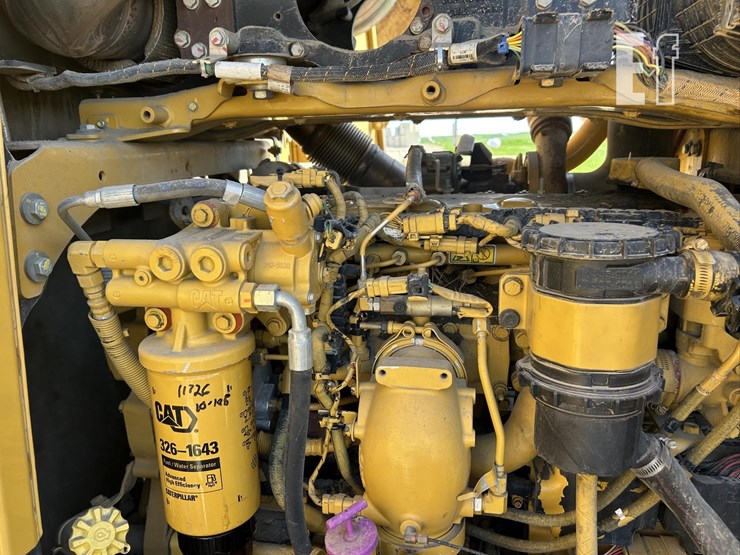 2011-caterpillar-140m2-awd-image-52