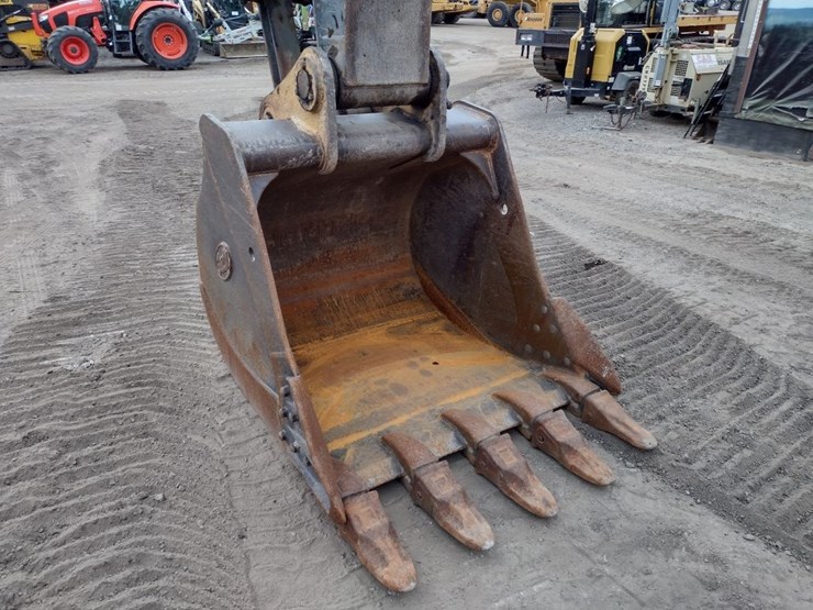 deere-270d-lc-image-13