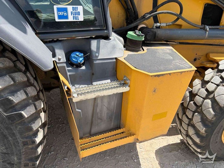 2020-deere-310l-image-36