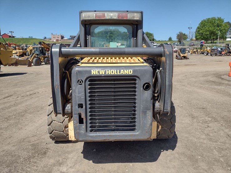 new-holland-l175-image-4