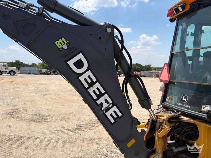 2020-deere-310l-image-30
