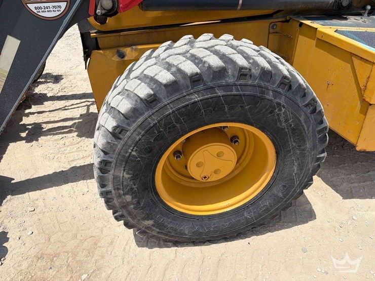 2020-deere-310l-image-39