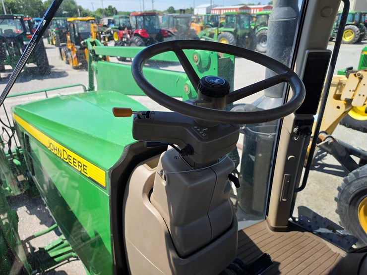 2014-john-deere-7210r-image-13