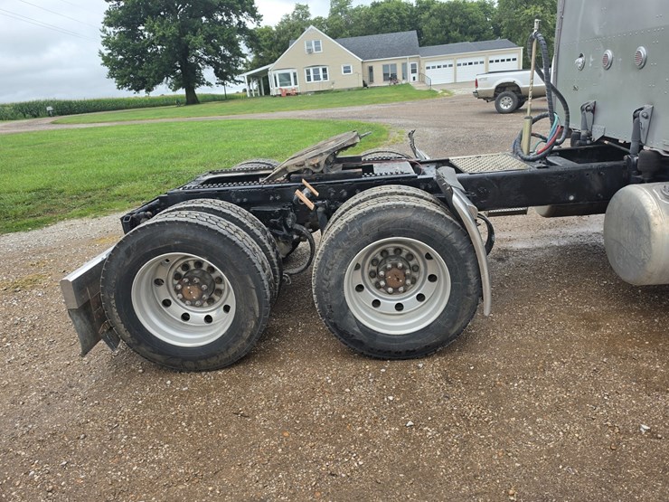 2006-peterbilt-379-image-42